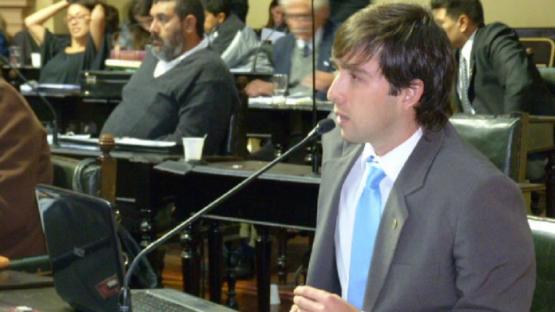 El diputado Sierra renunció al Frente Plural